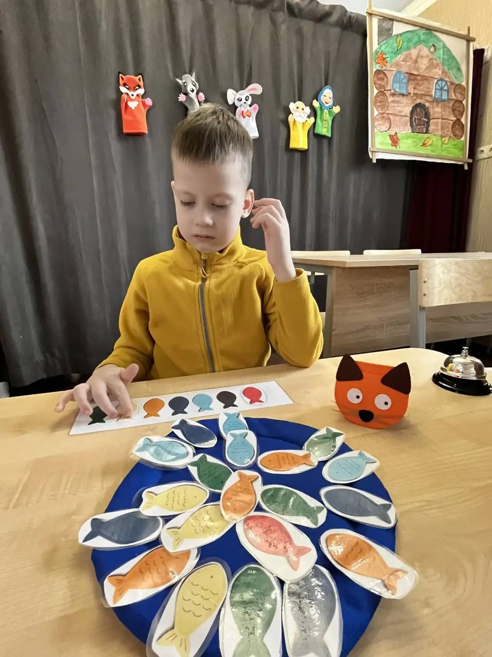 Ребенок играет