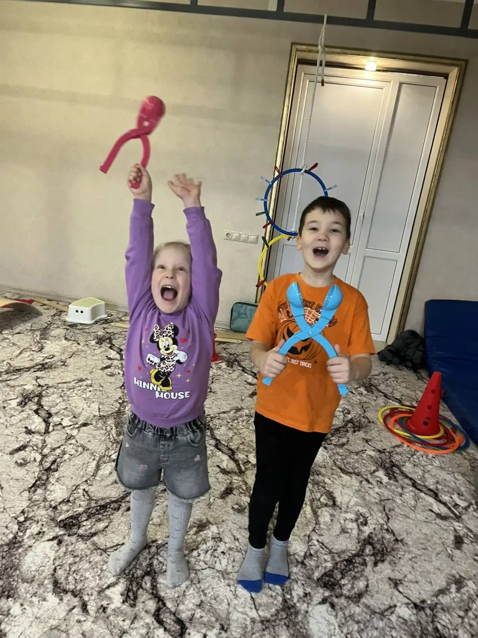 Дети развлекаются